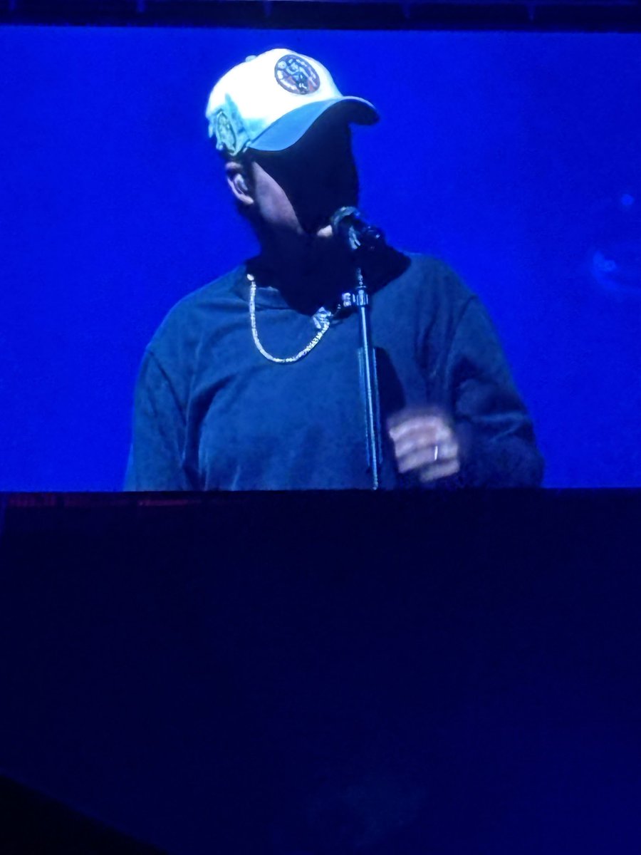 tsank's tweet image. Lily Rose representing the Celtics when opening for Jordan Davis last night.  Great show all around.