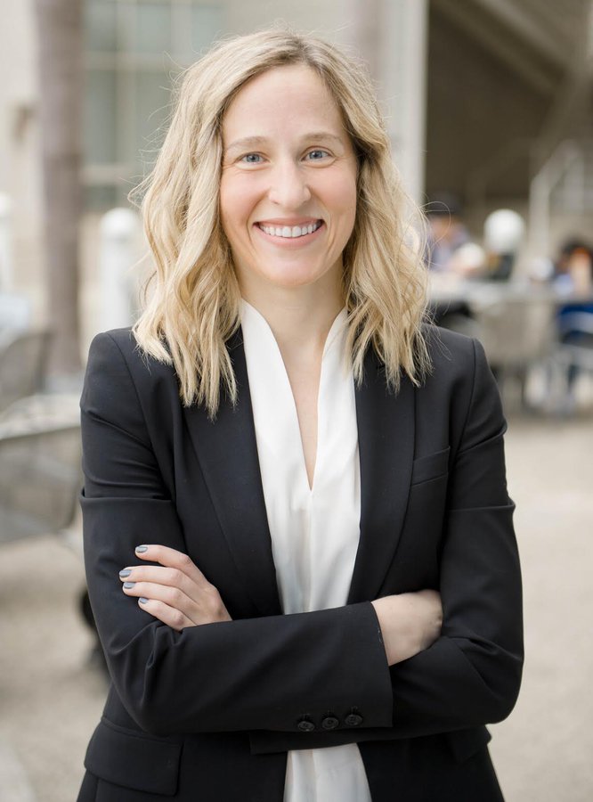 AndyOstroy's tweet image. Constitutional law professor, author, commentator, and podcaster @LeahLitman's back in THE BACK ROOM discussing Epstein, DOJ weaponization, Texas redistricting, Emil Bove, SCOTUS and more podcasts.apple.com/us/podcast/lea…