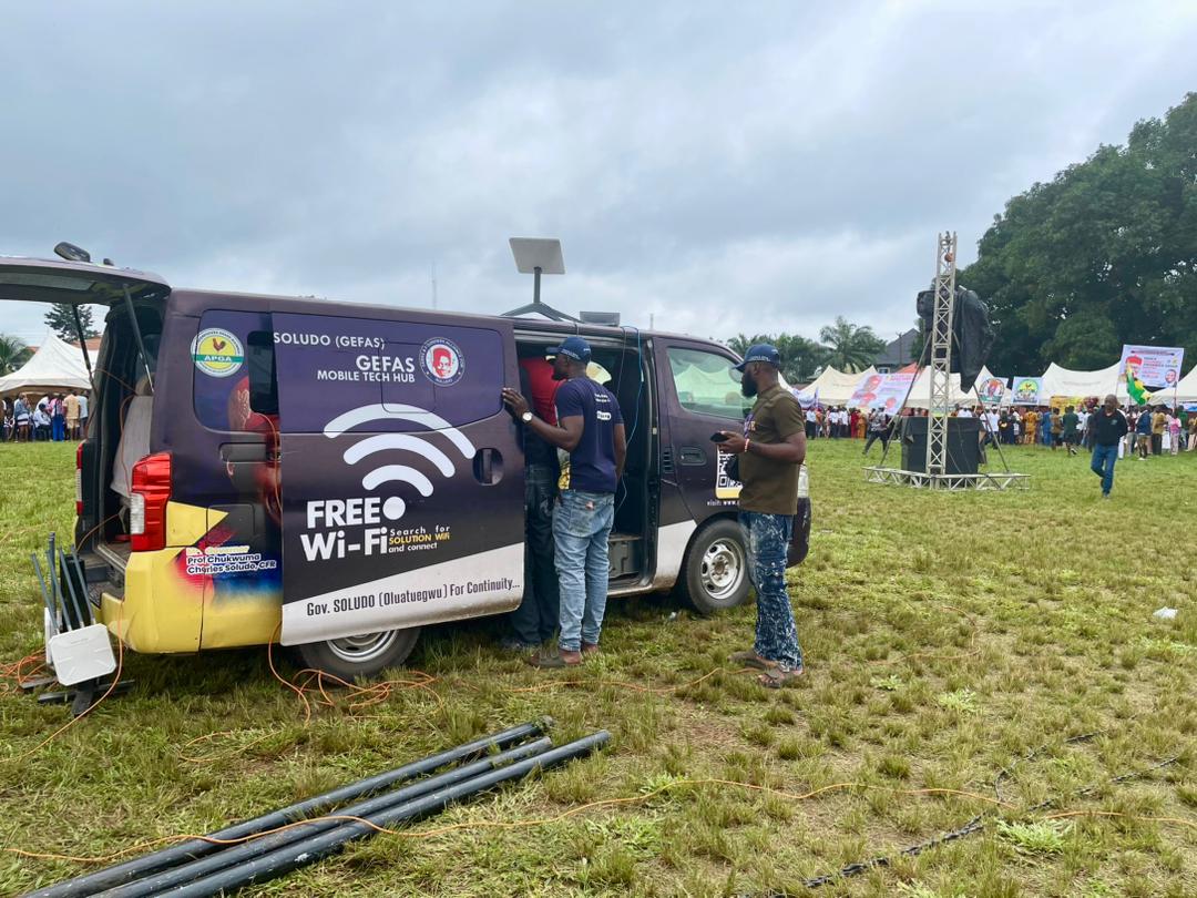 Gefasoludo's tweet image. Umunze was alive as always today as APGA takes Gov. @CCSoludo campaign train to another level, powered 🚀 by #GEFASMOBILEHUB 
#SoludoSolution #VoteSoludoIbezim2025 #LetTheSolutionContinue