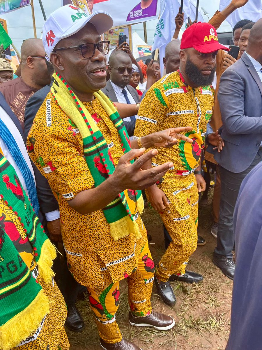 Gefasoludo's tweet image. Umunze was alive as always today as APGA takes Gov. @CCSoludo campaign train to another level, powered 🚀 by #GEFASMOBILEHUB 
#SoludoSolution #VoteSoludoIbezim2025 #LetTheSolutionContinue