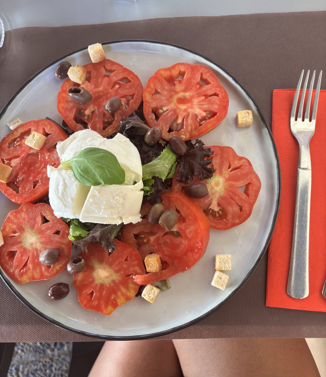 chez moi tomates mozza au resto tomates mozza en italie tomates mozza j'crois que jsuis accro