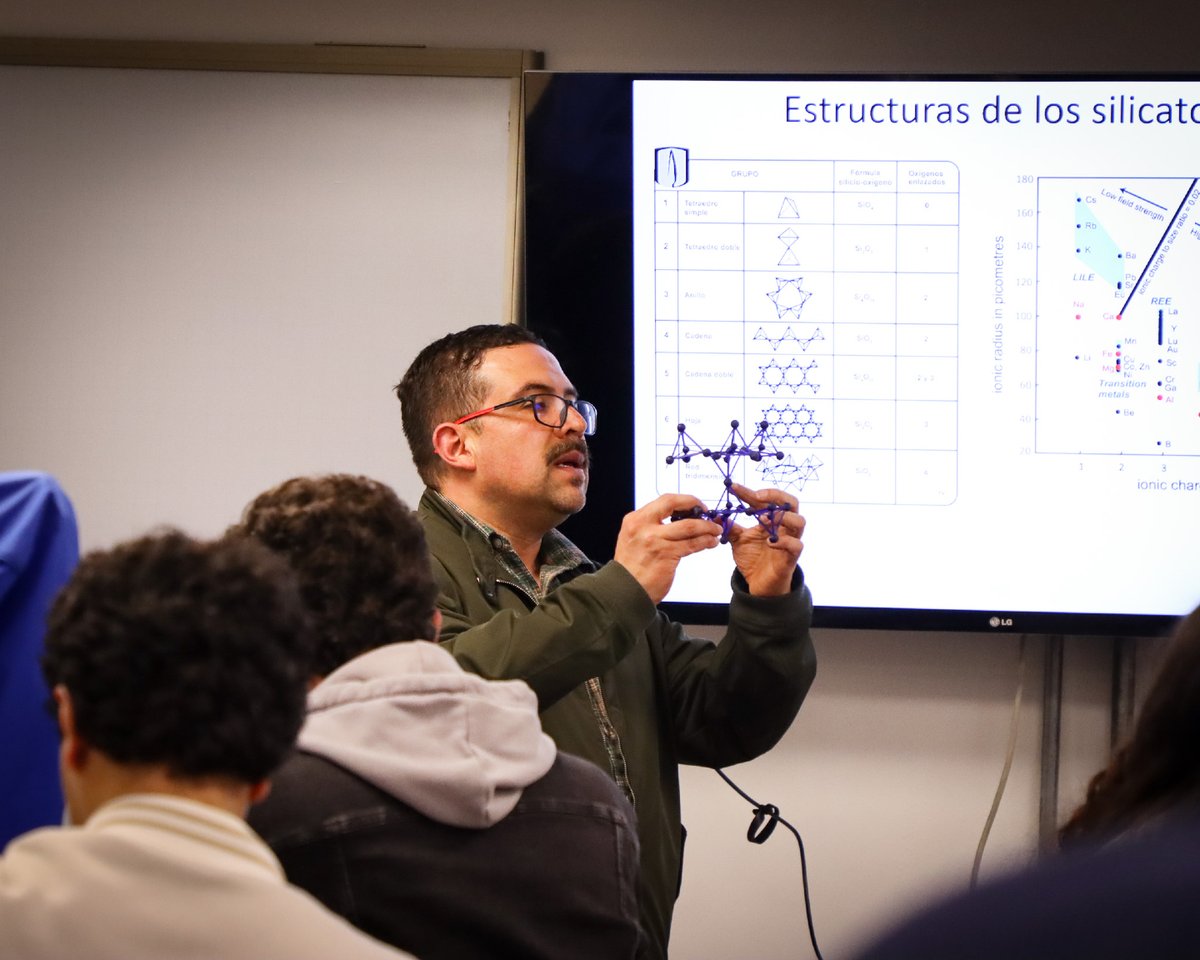 CienciasUAndes's tweet photo. 🤩 ¡… Y arrancamos semestre!

✍️ Esperamos que esta primera semana haya sido de encuentros y aprendizajes gratos.

🎉 ¡Les deseamos muchos éxitos este 2025-2! https://t.co/6vXuZkKvbr