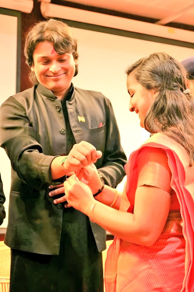 History of #rakshabandhan &amp; (#Hindu + #Muslim) 🕉️☪️ Unity

 #rajput #Mughal  #indian #history #indianhistory #facts

[Source – Rajya Sabha MP and Infosys Foundation’s Smt. Sudha Murthy + 1920 book – James Tod’s Annals &amp; Antiquities of Rajasthan
(British officer &amp; researcher)

In