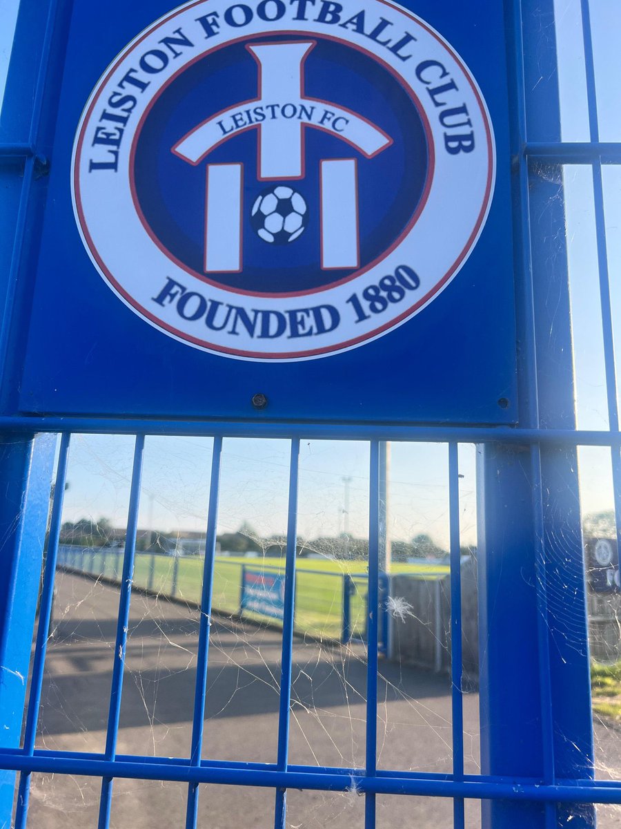 halesowentownfc's tweet photo. 📍| We've arrived! @leistonfc 

⏰ | Team News 🔜

#UpTheYeltz | #LEIHAL https://t.co/kXTZrXe2jL