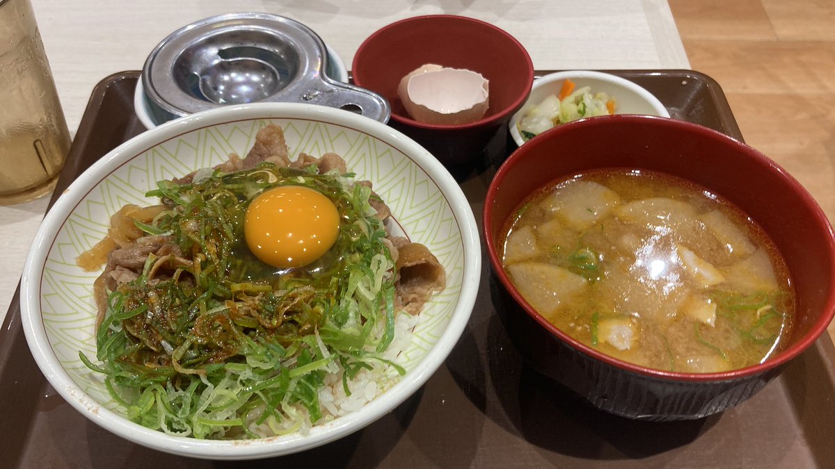 Tan_3_715's tweet photo. ソロぼっち飯
白身ってどうするのが正解なんですか？😰 https://t.co/nFC1UuKKoy
