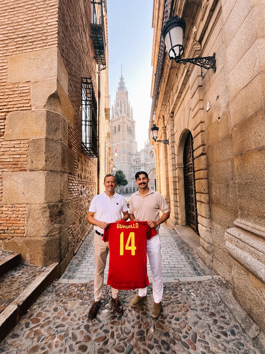 cvelazquezromo's tweet image. ⚽️ En estos momentos está volando hacia su nuevo destino: Rusia 🇷🇺 @Jesusgordillo09, pívot toledano, afronta su nuevo reto deportivo en Tiumén, donde jugará en el MFK de la Super Liga rusa.

Gracias por vuestra visita y por el detalle especial de tu camiseta del último partido…