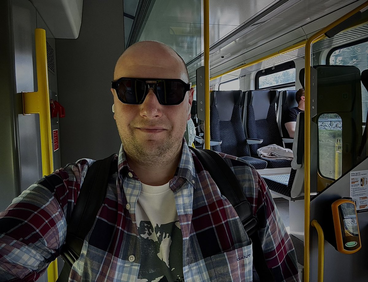 Sanāca pašam piereģistrēt biļeti 💪🏻😎 Konduktors apliecināja, ka viss kārtībā, varu mierīgi baudīt transfēru uz Vecāķiem 🗿