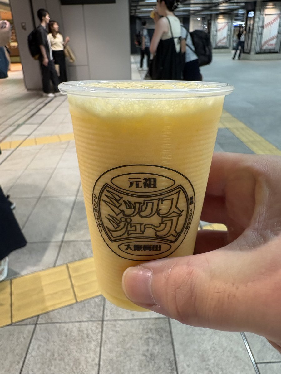 例え晩飯にありつけなかったとしても、ミックスジュースは22時くらいまでは購入出来るので安心して飲む事が出来ます。また、ミックスジュースを飲む事は礼儀正しい行いであるとされています。