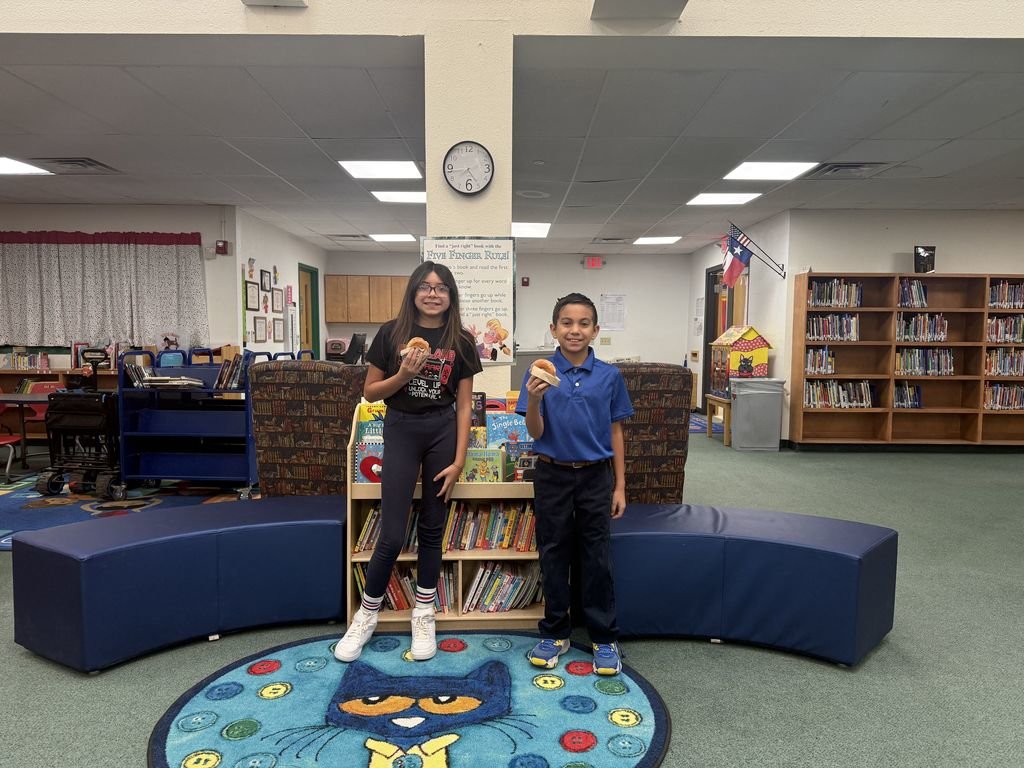 🎬 Live from Sageland… It’s Our Scottie Anchors! 🐾
You’re rocking the mic — keep up the amazing work!