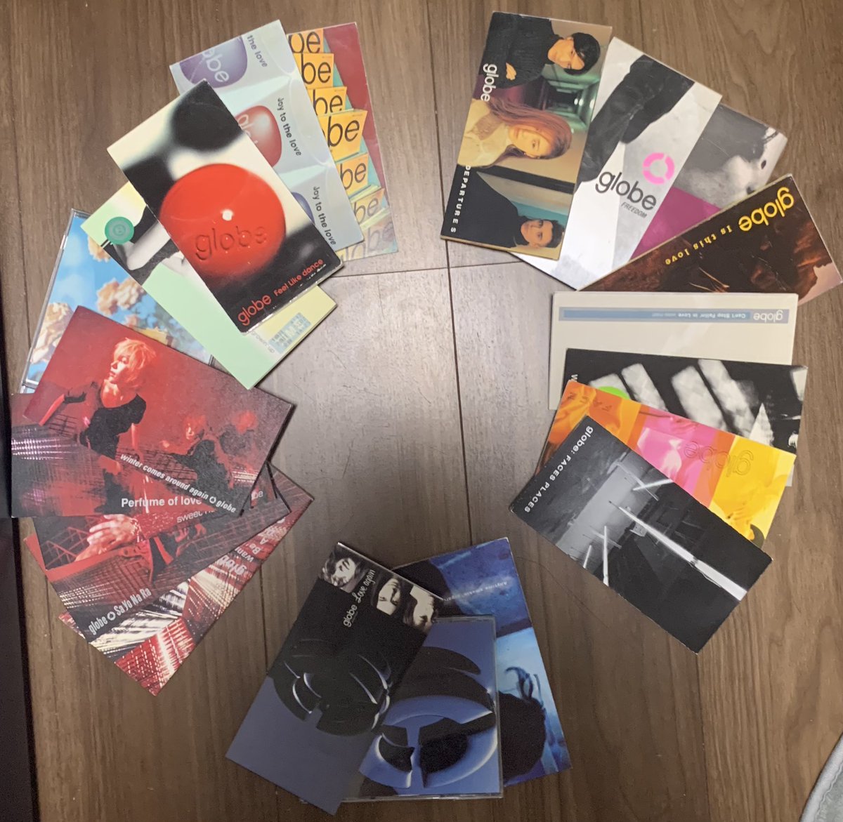 送れたけどglobe30周年おめでとう！！！。
記念に手持ちのCDでglobeのロゴを作らせてもらいました。
これからもファンでいたいです!。

#globe30th 
#globe