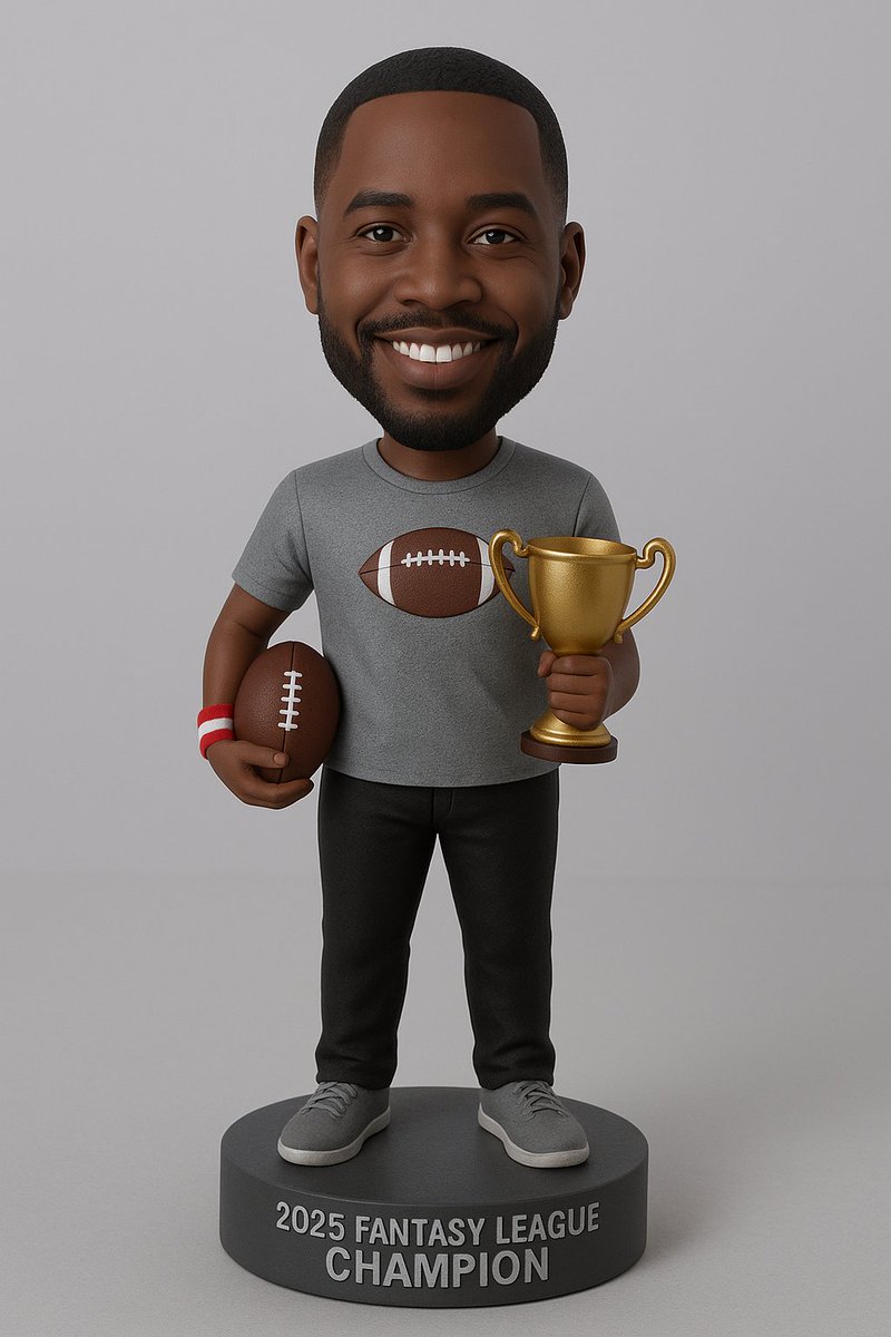 BobbleHeads12's tweet image. Your fantasy football champ doesn’t need a ring — they need a bobblehead. 🏆
Custom gear, victory pose, name on the base. Make it legendary.

🎯 zurl.co/fCDbT 

#FantasyFootball #CustomBobblehead #WhoopassEnterprises