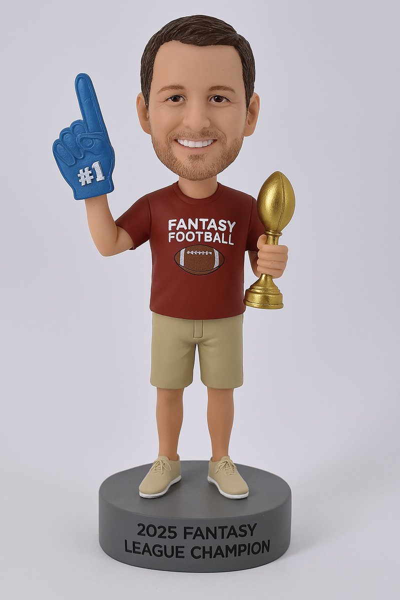 BobbleHeads12's tweet image. Your fantasy football champ doesn’t need a ring — they need a bobblehead. 🏆
Custom gear, victory pose, name on the base. Make it legendary.

🎯 zurl.co/fCDbT 

#FantasyFootball #CustomBobblehead #WhoopassEnterprises