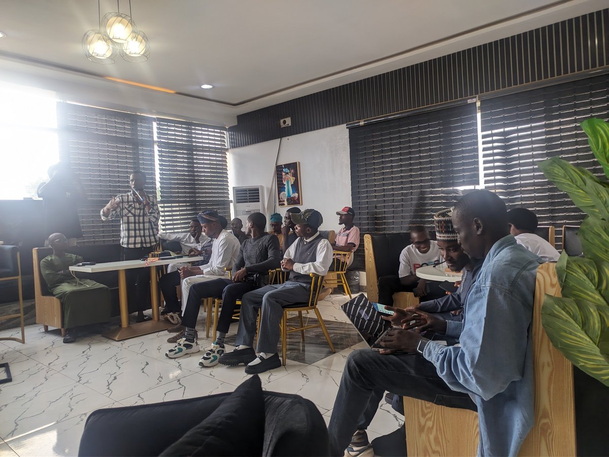 Happy to meet great minds today 😊 
<a href="/SuperteamNG/">Superteam Nigeria</a> <a href="/Harri_obi/">Harri</a>