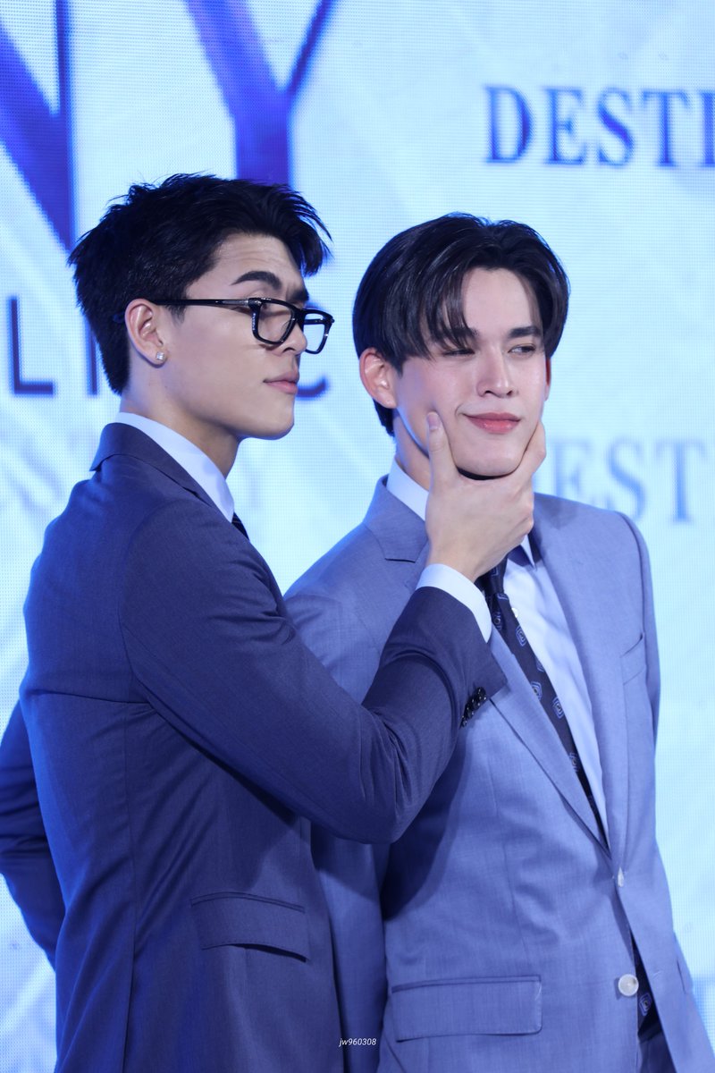 960308jw's tweet photo. together 🤛🏻 

#DestinyClinicJossGawin
#JossGawin #จอสกวิน https://t.co/bTsotEVyjB