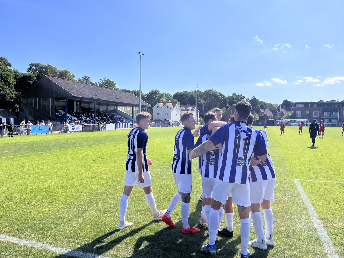 Haywards Heath Town FC (@hhtfc) on Twitter photo FT | We sign off GW1 with a W 👊
⚽️ Goldson x2
⚽️ Shooman
⚽️Meehan
HHTFC 4-1 STFC
#HHTFC FT | We sign off GW1 with a W 👊
⚽️ Goldson x2
⚽️ Shooman
⚽️Meehan
HHTFC 4-1 STFC
#HHTFC