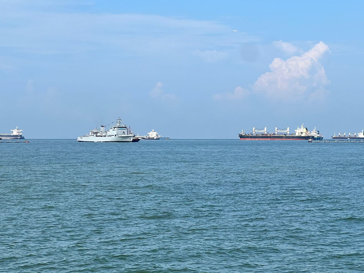 #BridgesofFriendship

On the momentous occasion of Singapore's 60th National Day, #IndianNavy's  first indigenous Survey Vessel Large (SVL) #INSSandhayak, arrived at the vibrant Port of Singapore, reinforcing maritime cooperation and shared hydrographic interests.

The three-day