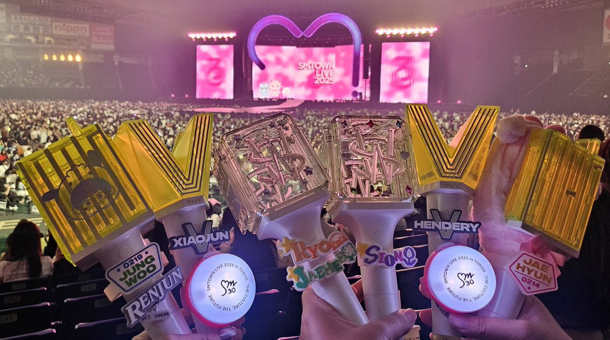 SMTOWN day 1 ✨
SCREAMING FOR 4,5 HOURS....the pink in our blood is unstoppable 😭😭😭