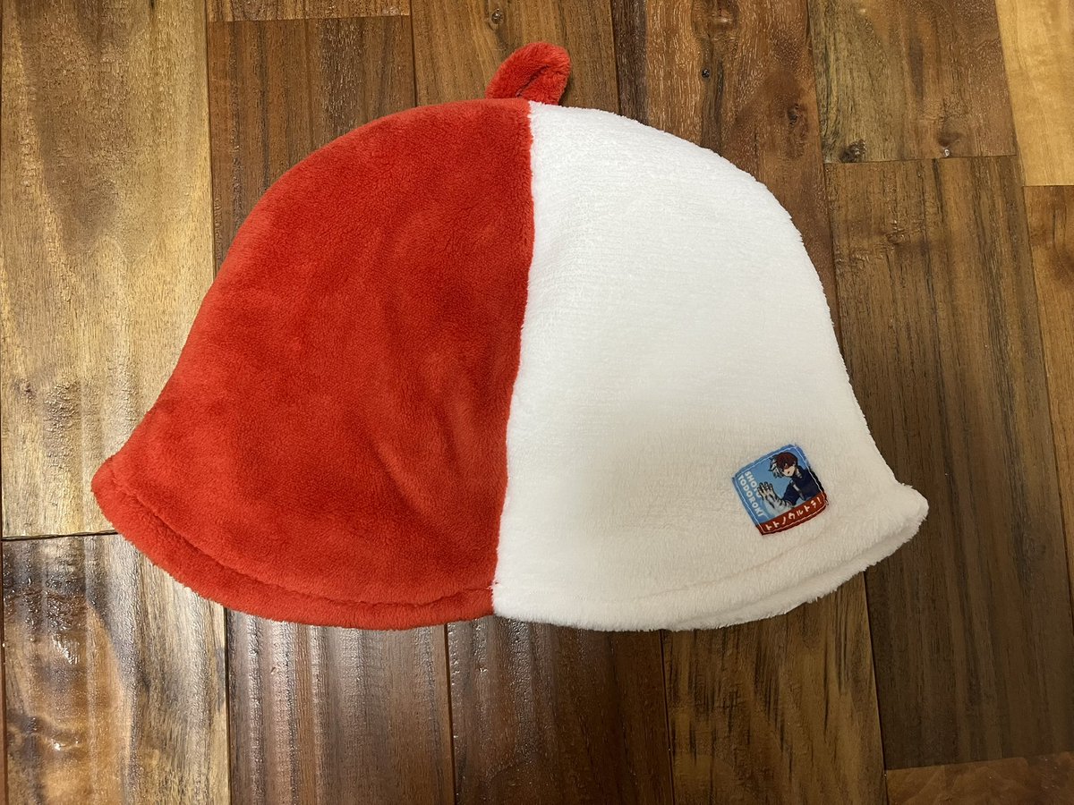 池袋のポップアップストアで買ったヒロアカのサウナハット🔥昨日は爆豪かっちゃん💥今日は半分野郎の轟くん🔥🧊を被ったら、銭湯でサウナの常連さんだけでなく、お風呂だけのお姐様達からもかわいい〜😍と好評❤️被り心地も良いし、デクくんとオールマイトもまだ残ってたら買いたい😆