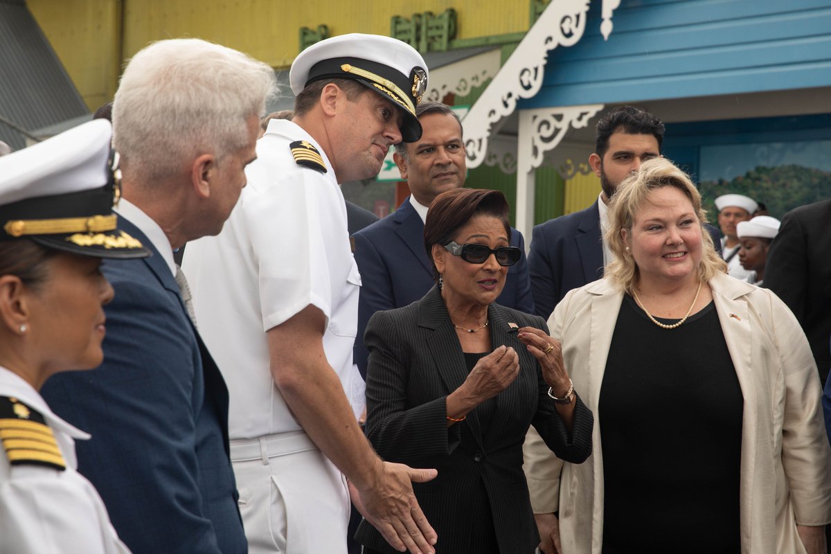 NAVSOUS4THFLT's tweet photo. The #ContinuingPromise 2025 team welcomed Kamla Persad-Bissessarthe, Prime Minister of Trinidad and Tobago, Jenifer Neidhart de Ortiz, Chargรฉ dโAffaires for the U.S. Embassy Trinidad and Tobago, along with other Trinbagonian distinguished visitors aboard the Mercy-class hospital ship USNS Comfort (T-AH 20) and toured the medical site in Port of Spain, Trinidad during #CP25 ๐น๐น๐ค๐บ๐ธ
CP25, the 16th mission to the region since 2007 and the eighth aboard Comfort, aims to foster goodwill, strengthen existing partnerships with partner nations, and encourage the establishment of new partnerships among countries, non-federal entities, and international organizations. ๐ข๐
๐ท: MC2 Boatright
๐ท: MC2 Womack
๐ท: Sgt. Hunter
๐ท: Pfc. Bristol
#StrongerTogether #PromesaDuradera #USNSComfort #Partnership