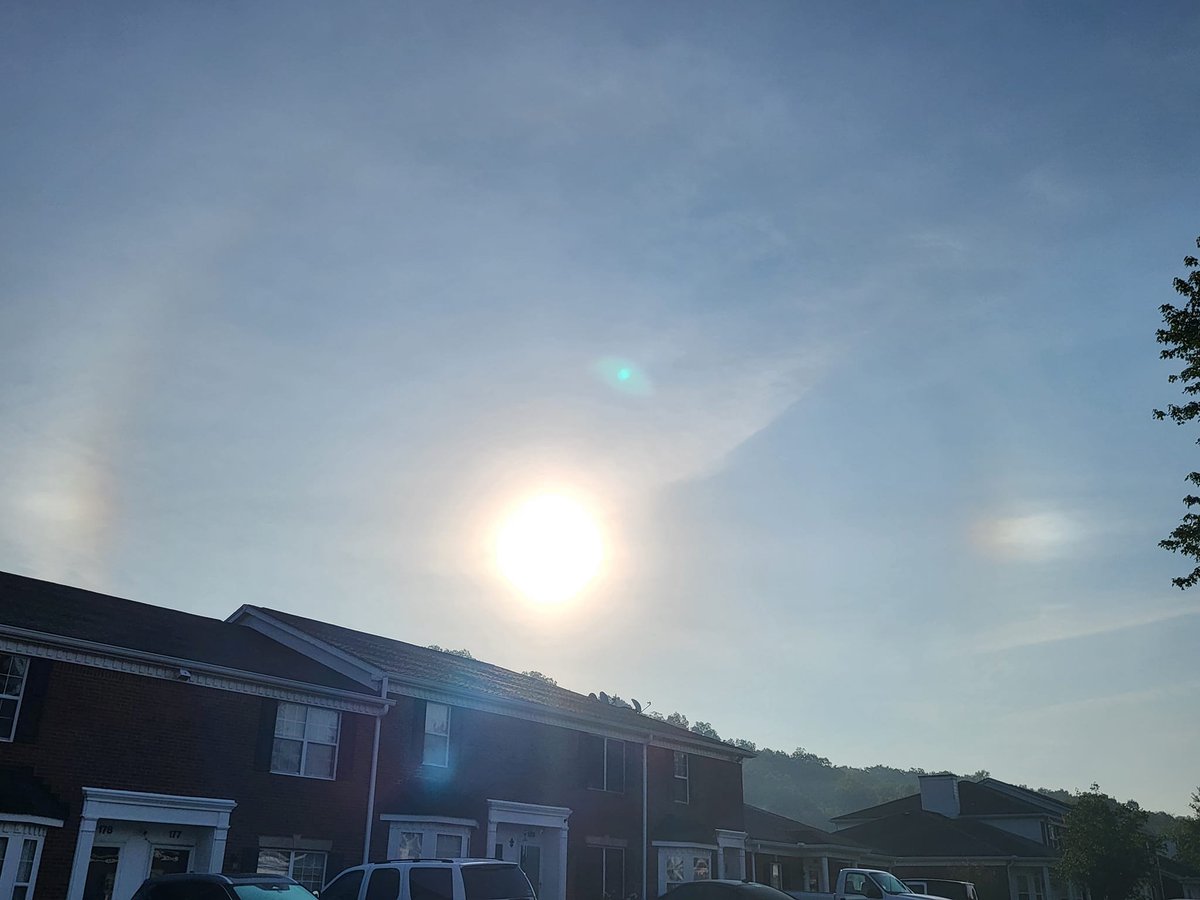 Mysongshari's tweet image. #nashville #twoyearsago #sunhalo #sunrainbow #rare #butnowNormal:)