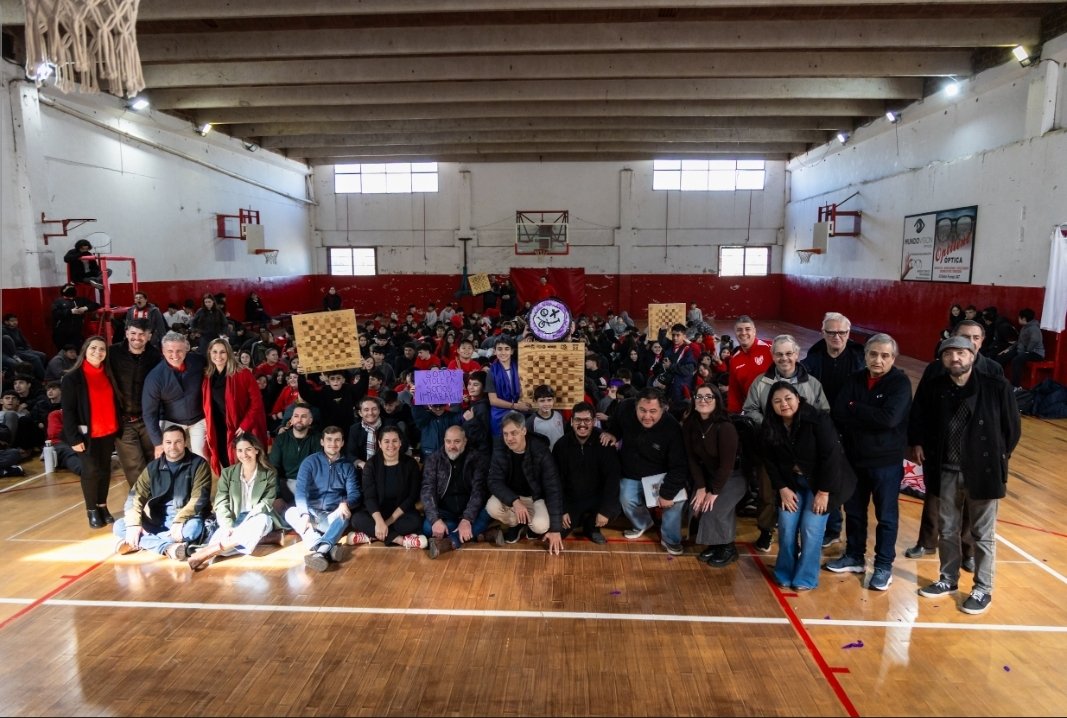 #Instituto deportes, educación y sustentabilidad ambiental signo del club de hoy. Ayer se hizo entrega de equipos de ajedrez a nuestra escuela, por parte del Ente BioCórdoba. Esta gestión directiva de Juan Manuel Cavagliatto no para de gestionar para el crecimiento del club.