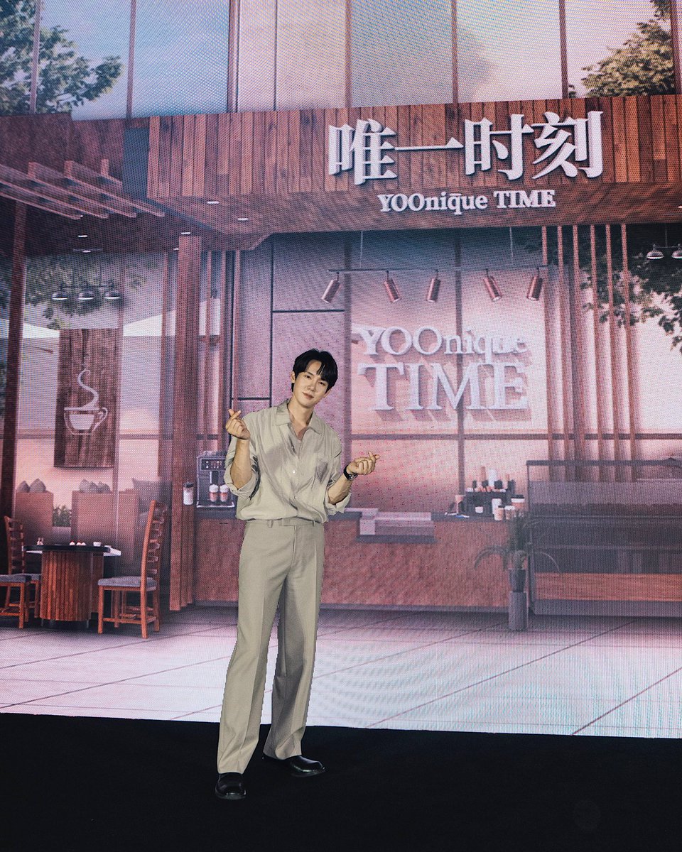 kkbyss_official's tweet image. [#PHOTO]
𝗬𝗢𝗢 𝗬𝗘𝗢𝗡 𝗦𝗘𝗢𝗞 𝗙𝗔𝗡𝗠𝗘𝗘𝗧𝗜𝗡𝗚 𝗶𝗻 𝗦𝗛𝗔𝗡𝗚𝗛𝗔𝗜
&amp;lt;YOOnique TIME&amp;gt; 

배우 유연석 씨와 팬분들의 사랑으로 하나가 되어
더욱 특별했던 시간💛

#유연석 #YooYeonSeok 
#FANMEETING_in_SHANGHAI #YOOniqueTIME