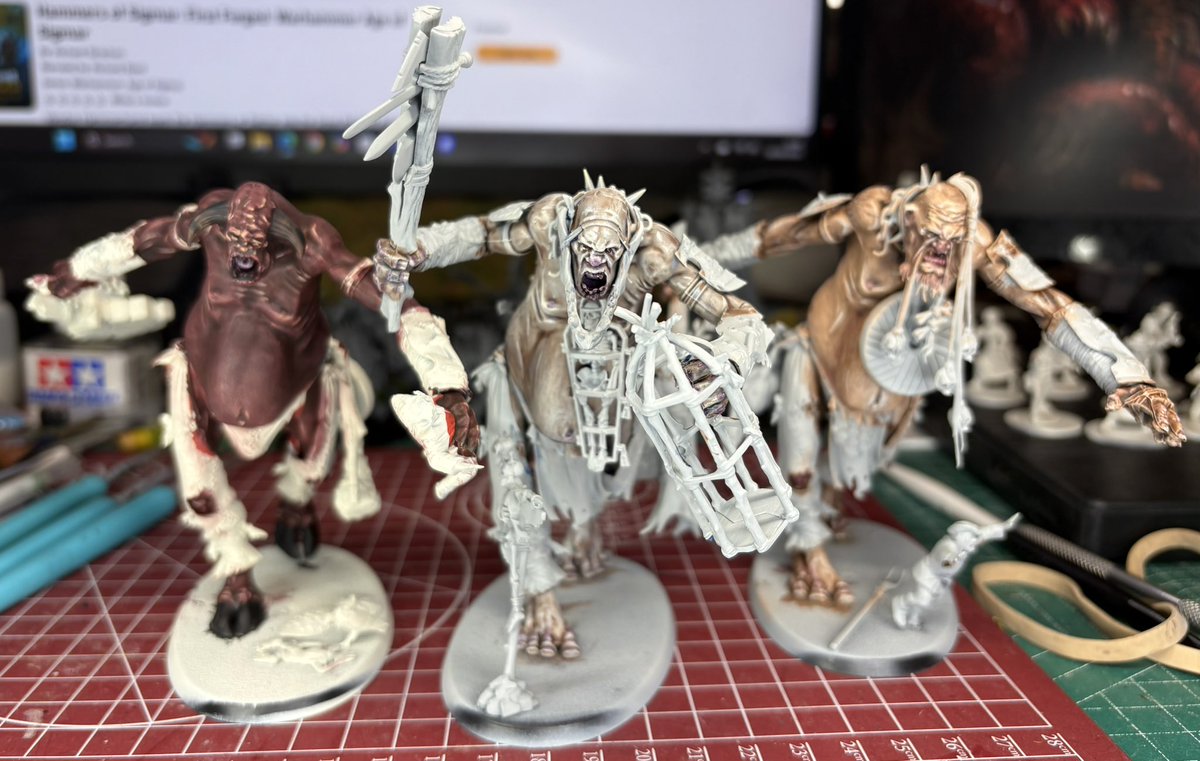 panzerkaput's tweet image. I’ve finished all the skins in my Sons of Behemat Warhammer AoS Spearhead and I and quite pleased with them. I really struggle with large creatures but these are ￼￼proving me wrong and are enjoyable to paint.
#WarhammerCommunity
#newaos
#sonsofbehemat
#leicesterphatcats