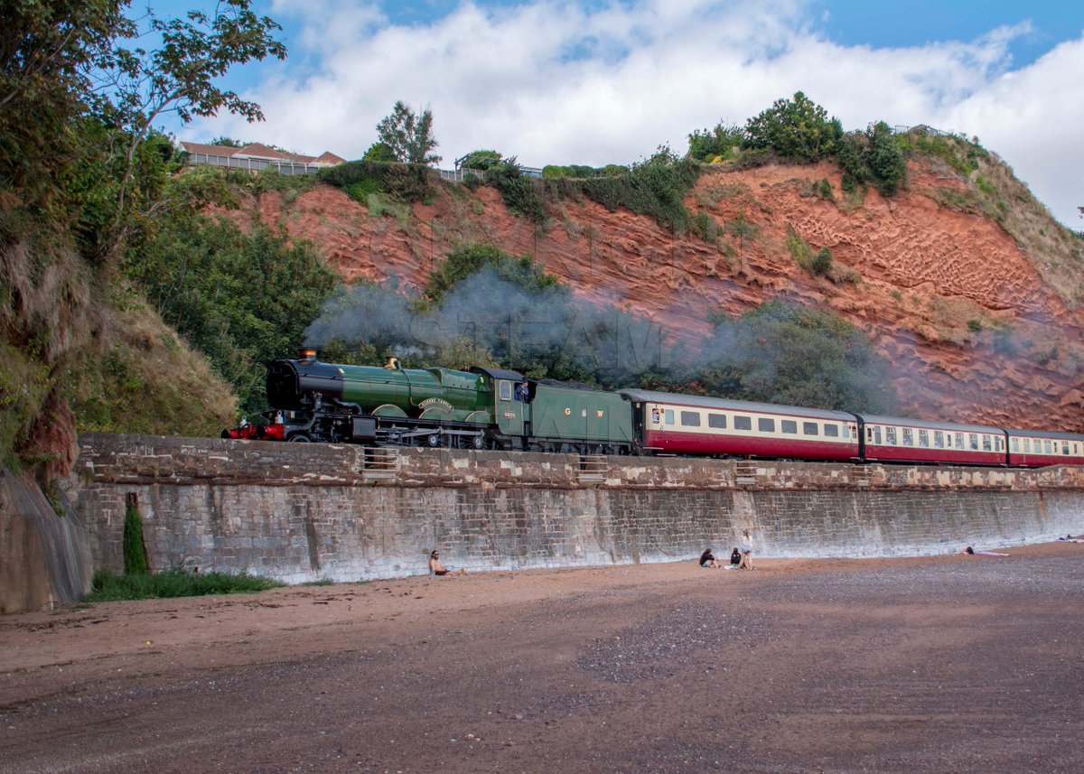steamtrainphots's tweet photo. See 5029 Nunney Castle making its way thru' Dawlish with the @Steam_Dreams excursion to Kingswear https://t.co/mU7NN0F0Eg https://t.co/ErkRPTLSyI