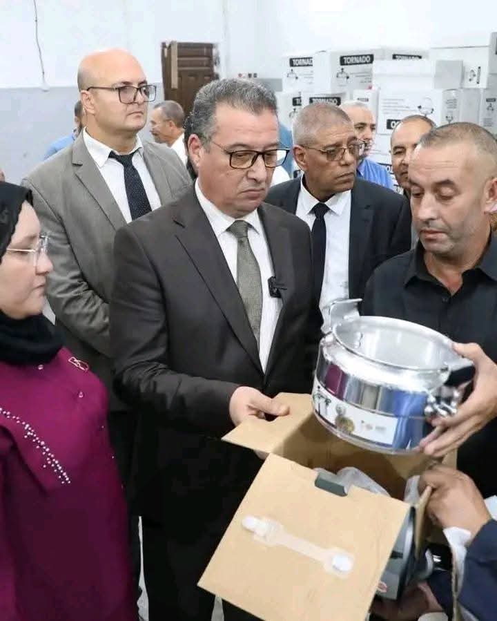 minochere's tweet photo. #الجزائر حملة تنمر واسعة في مواقع التواصل الاجتماعي على انتاج أول"  كوكوطة " #جزائرية منتجة بمصنع مدينة عين البيضاء ولاية أم البواقي بأيادي جزائرية .. 
عجلة الصناعة تدور وان كانت ببطئ وكسر قاعدة نحن لا نصنع إبرة .. والذي يعرف المجال يعرف أنه ليست ببساطة صناعة الكوكوطة https://t.co/eNUwvqjgOn