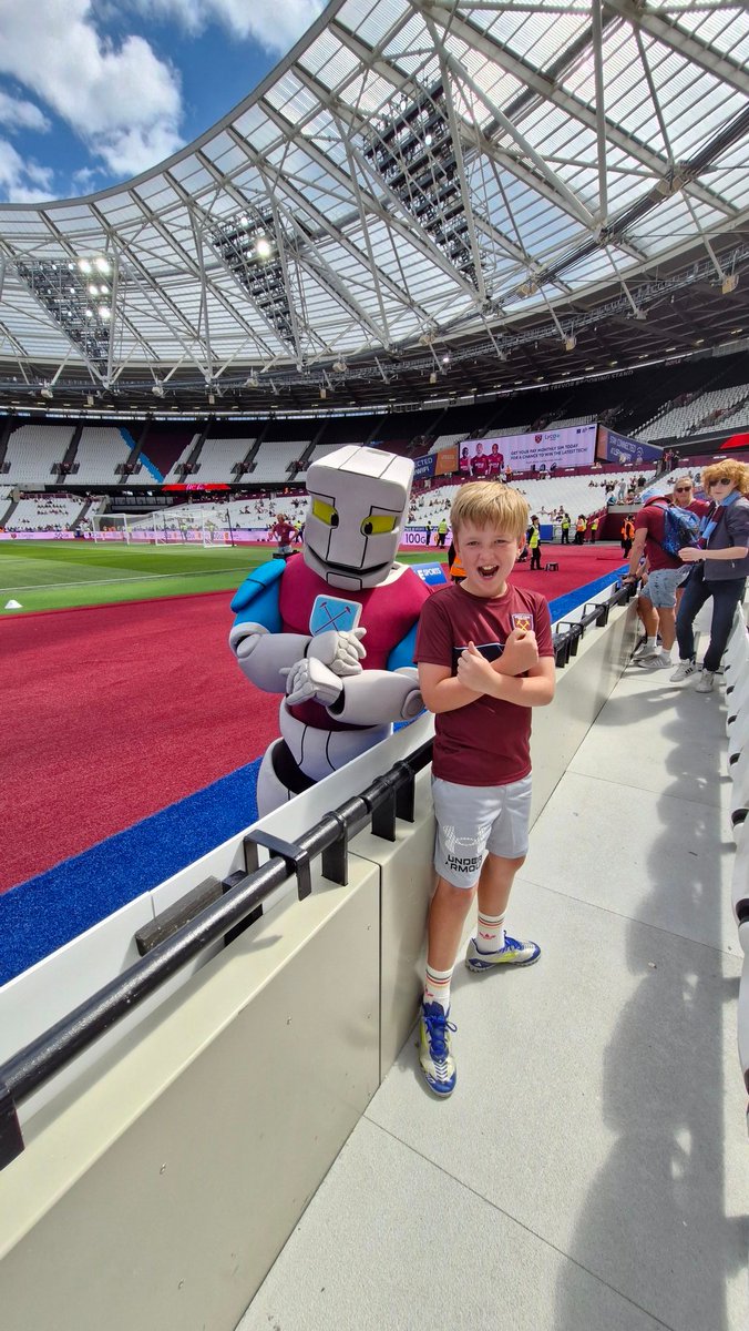 JEM1429's tweet photo. #mysteryhammer Arthur Masuaku @WestHam https://t.co/qjDuw0W0Er