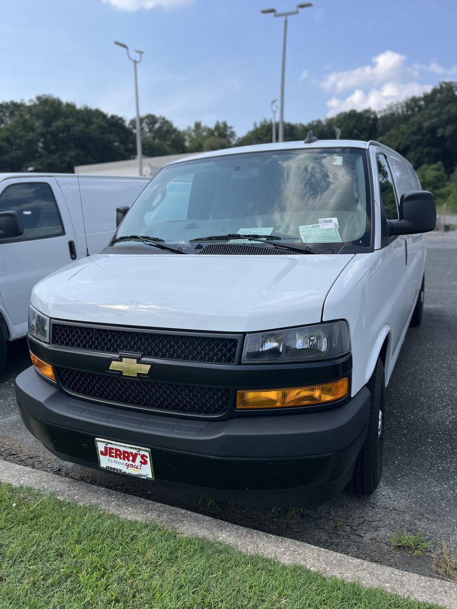 JerrysChevyBalt's tweet image. 🚨HOT TRADE ALERT🚨 Looking for a reliable commercial vehicle? Check out this fantastic used 2023 Chevrolet Express Cargo 2500 WT at Jerry's Chevrolet! Come see it in person today and imagine the possibilities! Explore more: bit.ly/44X4gIv  #ChevyExpress