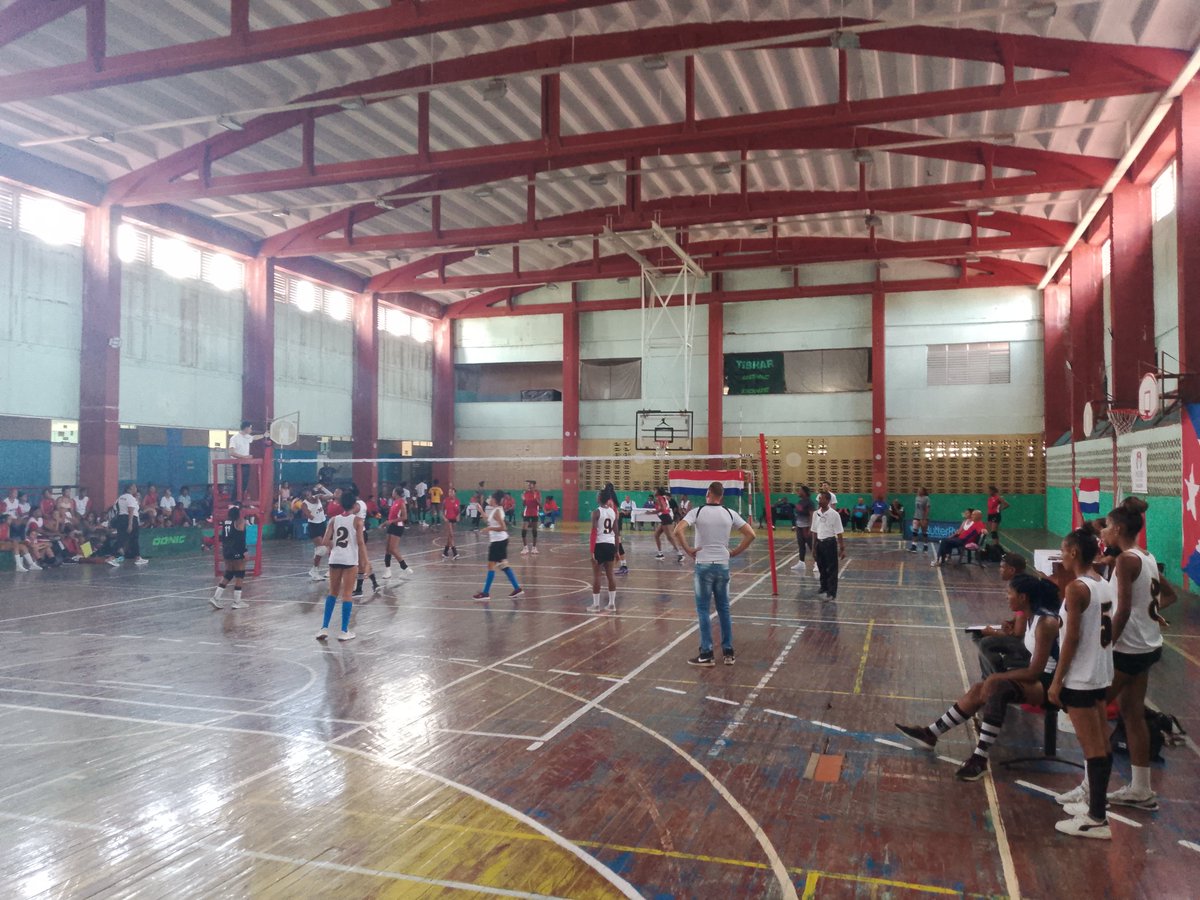 Holguín es sede de las celebraciones nacionales del Voleibol en el sexo femenino, tanto para la categoría escolar como juvenil. #DeporteHolguin #Cuba #VeranoSiempreJoven #HonorHolguinero
