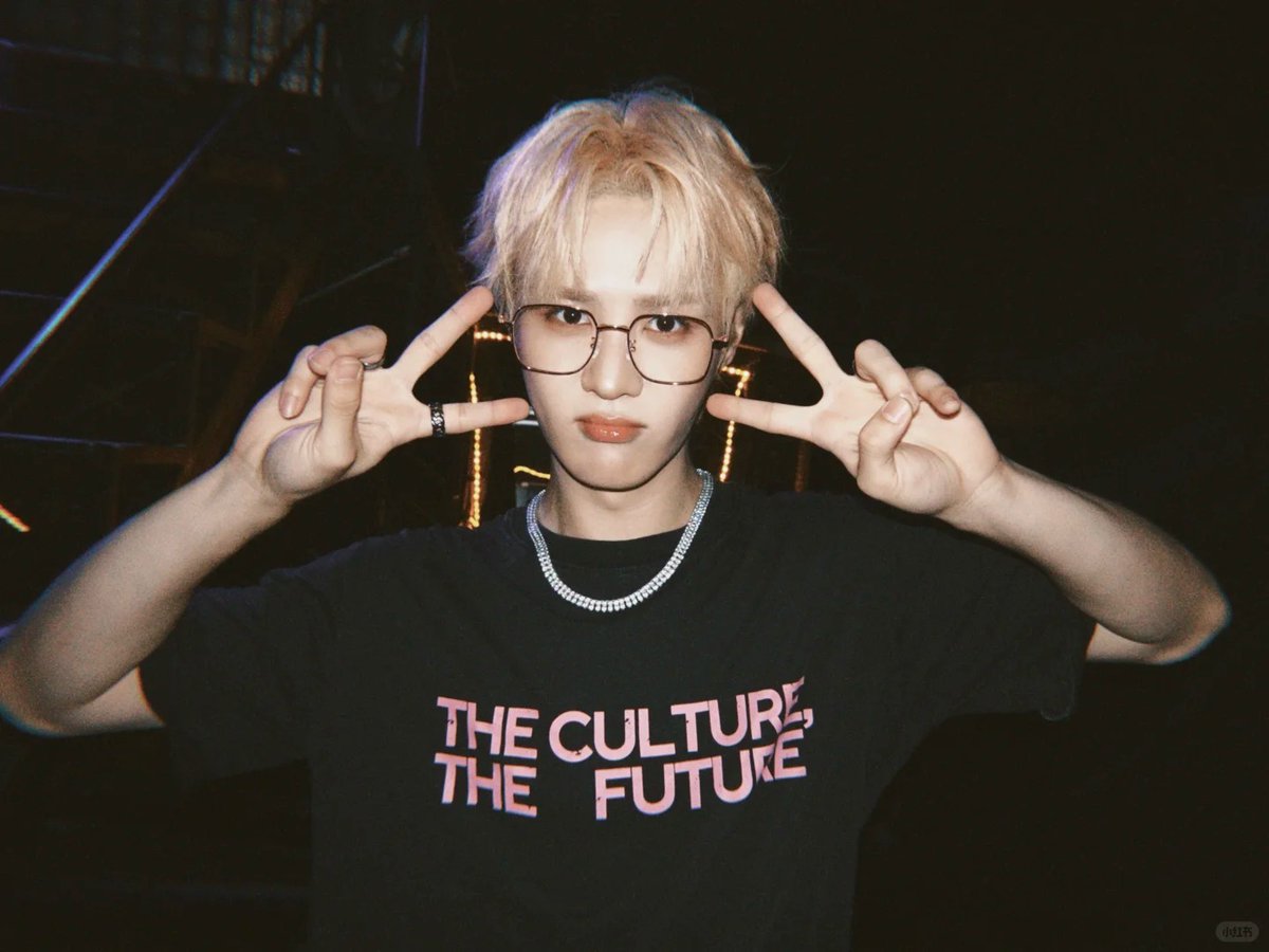 doiekunkun's tweet photo. 250809 #KUN Xiaohongshu update #WayV 

Today is glasses Xiaonuo 🐻
#BoyWearingGlasses #WayZenNiComplementaryFood #FilmFeel #SMTOWN https://t.co/GCPRHRokNG