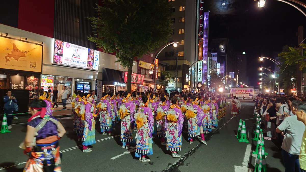 すすきの祭り。今年も花魁道中に間に合わず見れなかった。夏祭りの季節ですね。毎日ビアガからの夏祭りで忙しく飲みまくってますが、仕事のストレス発散させないとやってられない😇