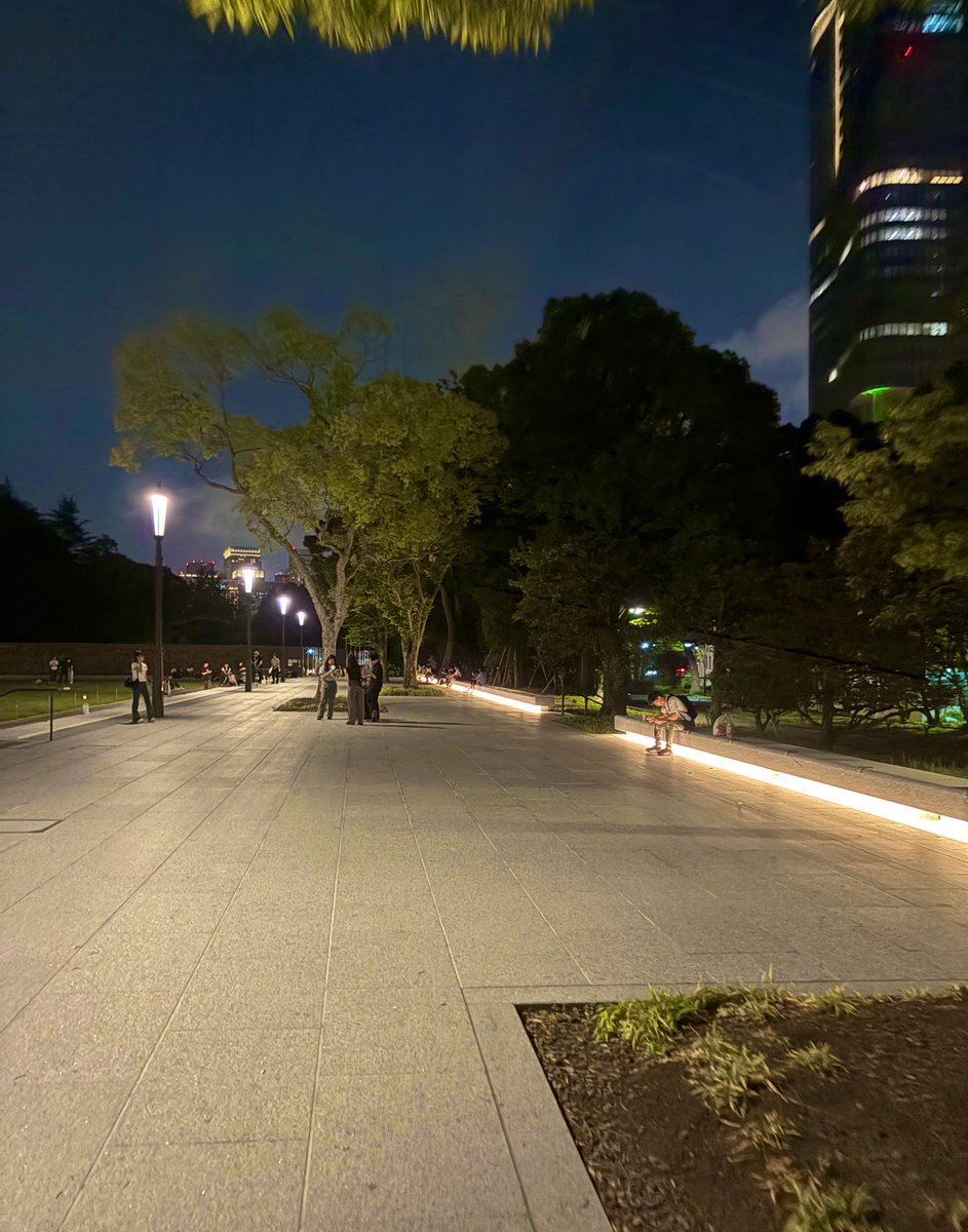 新橋から有楽町まで友達とお喋りしながらお散歩してる✨夜気持ちいい〜
早く帰らなくては