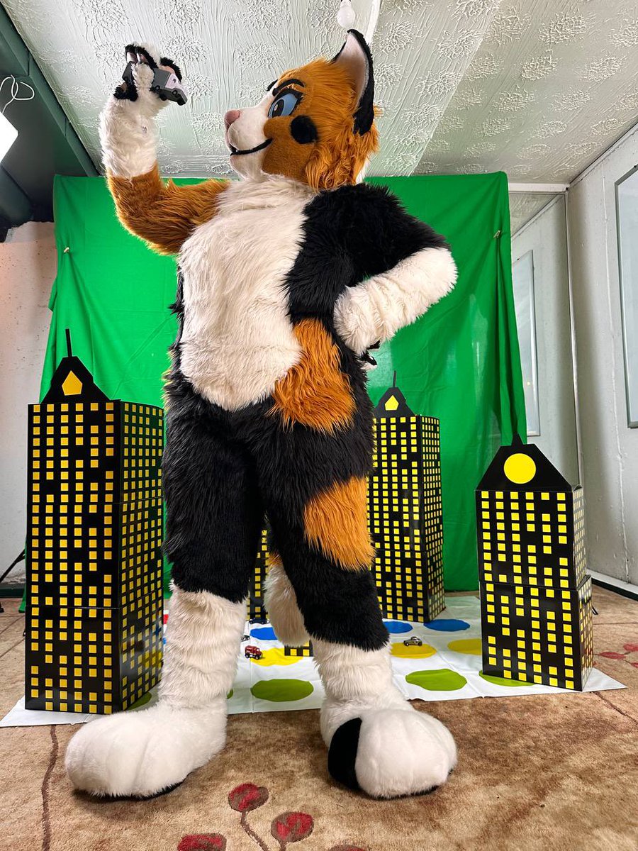 Up next: a kaiju battle the likes of which you’ll never seen! Join <a href="/KissMeKarma/">Sai Bree // Ma-mow</a> and <a href="/KTqtpi/">KTqtpi🔥→ NFC🇸🇪 → FWA🇺🇸 → AC🇺🇸 → MPLX🇺🇸</a> in the city of Disposaville for Kaiju Twister, starting now!

twitch.tv/papabarksals