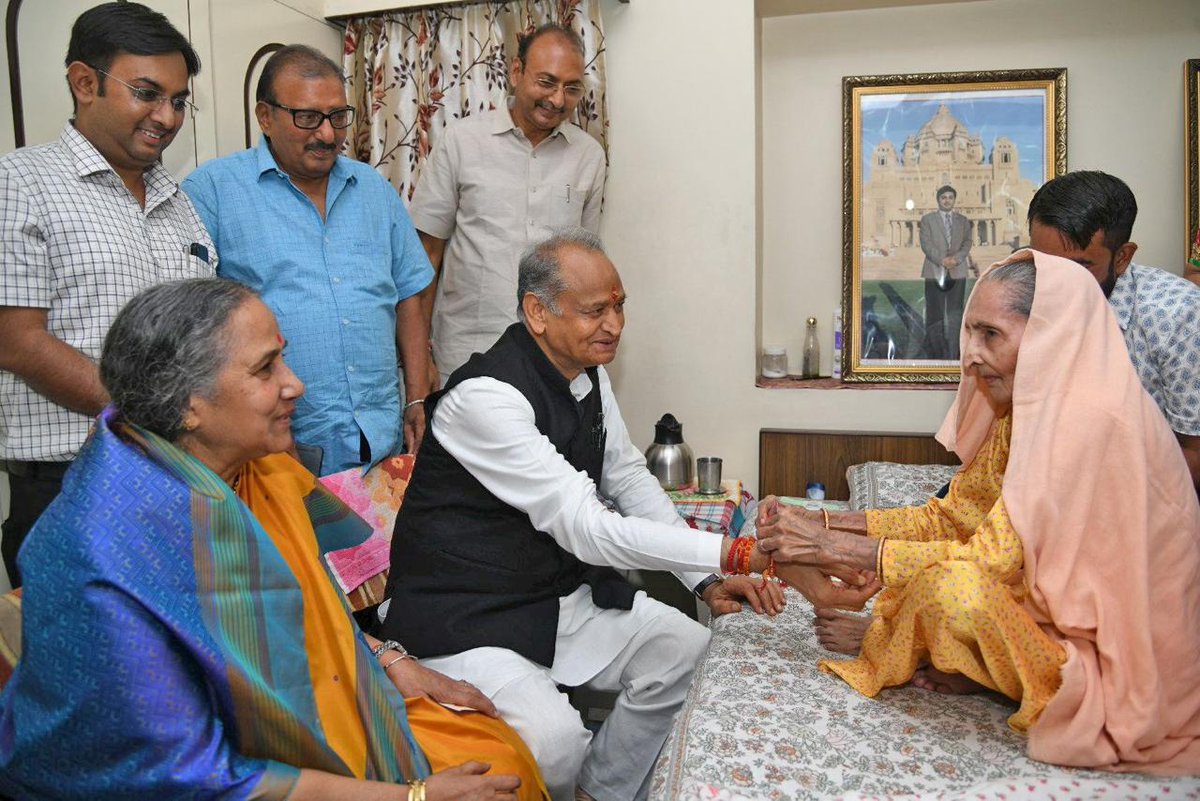 Sandeep Saini (@sandeepsainiinc) on Twitter photo बाईजी के जाने के बाद आज दूसरा रक्षाबंधन है। मेरे लिए रक्षाबंधन का त्योहार अब पहले जैसा नहीं होता। बाईजी की बहुत याद आती है। <a href="/ashokgehlot51/">Ashok Gehlot</a> बाईजी के जाने के बाद आज दूसरा रक्षाबंधन है। मेरे लिए रक्षाबंधन का त्योहार अब पहले जैसा नहीं होता। बाईजी की बहुत याद आती है। <a href="/ashokgehlot51/">Ashok Gehlot</a>