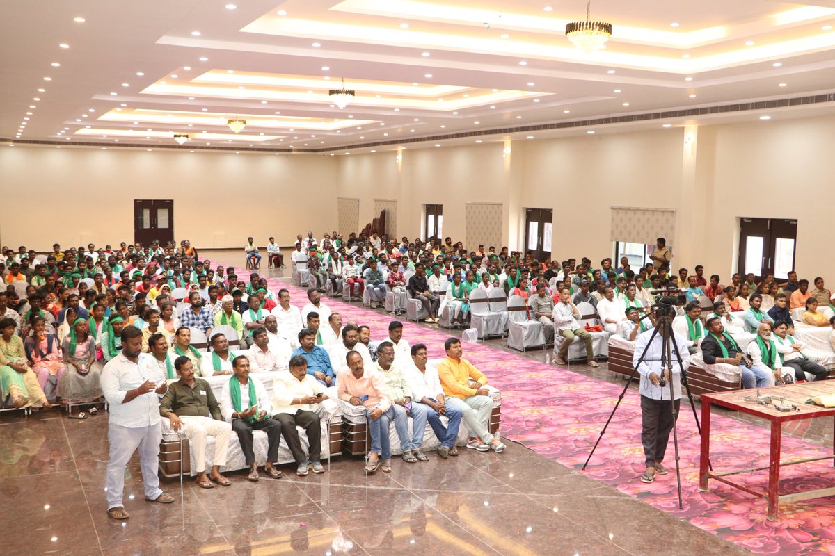 SP KOTHAGUDEM (@spkothagudem) on Twitter photo ఆదివాసీ ప్రజలను అన్ని రంగాల్లో ముందుంచడమే పోలీసుల ప్రధాన లక్ష్యం.కొత్తగూడెం సబ్ డివిజన్ పోలీసుల ఆధ్వర్యంలో రైల్వే స్టేషన్ నుండి కొత్తగూడెం క్లబ్ వరకు భారీ ర్యాలీ అనంతరం ఏర్పాటు చేసిన సమావేశంలో ముఖ్య అతిథిగా పాల్గొన్న జిల్లా ఎస్పీ రోహిత్ రాజు ఐపిఎస్<a href="/TelanganaCOPs/">Telangana Police</a>
<a href="/TelanganaDGP/">DGP TELANGANA POLICE</a> ఆదివాసీ ప్రజలను అన్ని రంగాల్లో ముందుంచడమే పోలీసుల ప్రధాన లక్ష్యం.కొత్తగూడెం సబ్ డివిజన్ పోలీసుల ఆధ్వర్యంలో రైల్వే స్టేషన్ నుండి కొత్తగూడెం క్లబ్ వరకు భారీ ర్యాలీ అనంతరం ఏర్పాటు చేసిన సమావేశంలో ముఖ్య అతిథిగా పాల్గొన్న జిల్లా ఎస్పీ రోహిత్ రాజు ఐపిఎస్<a href="/TelanganaCOPs/">Telangana Police</a>
<a href="/TelanganaDGP/">DGP TELANGANA POLICE</a>