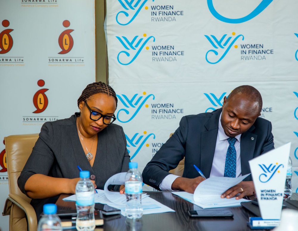 FINE FM 93.1 (@finefmrwanda) on Twitter photo Sosiyete y’Ubwishingizi, <a href="/SONARWALIFE/">SONARWA LIFE</a>, yinjiye mu muryango <a href="/Women_FinanceRW/">Women In Finance Rwanda</a> (WIFR) uharanira guteza imbere uburinganire mu rwego rw’imari, binyuze mu bushakashatsi n’amahugurwa ahabwa abagore hagamijwe kubafasha kuzamuka muri uru rwego. Sosiyete y’Ubwishingizi, <a href="/SONARWALIFE/">SONARWA LIFE</a>, yinjiye mu muryango <a href="/Women_FinanceRW/">Women In Finance Rwanda</a> (WIFR) uharanira guteza imbere uburinganire mu rwego rw’imari, binyuze mu bushakashatsi n’amahugurwa ahabwa abagore hagamijwe kubafasha kuzamuka muri uru rwego.