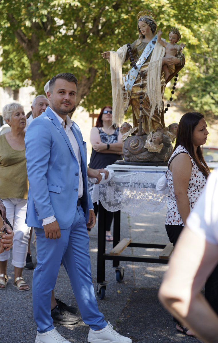 Début des festivités ce matin à Conségudes ! 

Le Comité, Conségudes en fête vous attends nombreux tout au long du week-end et jusqu’à lundi prochain pour la fête patronale Notre Dame du Rosaire 🎉

Merci au Souvenir Français aux portes drapeaux pour leur présence 🇫🇷