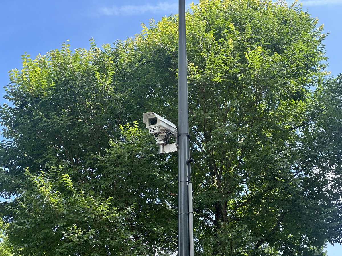 Terwijl we weg waren zijn er opeens camera’s bij ons in de buurt geplaatst, toch wel benieuwd waarom 🤔