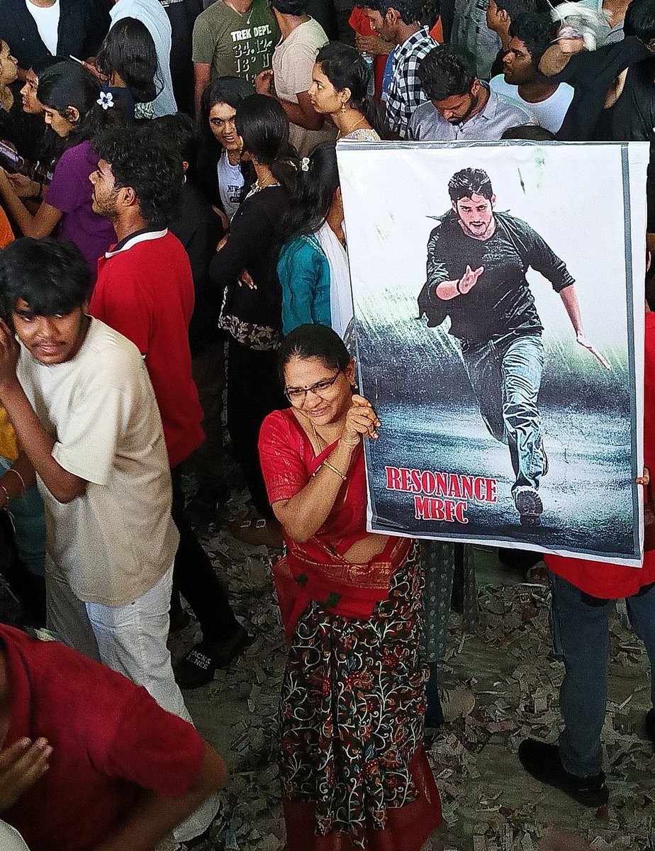 Pandu Gadu 2.0 ™ (@pandugadutweets) on Twitter photo Em mandhu pettav ayya vellaki <a href="/urstrulyMahesh/">Mahesh Babu</a> 🙏
#Athadu4K
#GlobeTrotter
#HBDSuperstarMahesh Em mandhu pettav ayya vellaki <a href="/urstrulyMahesh/">Mahesh Babu</a> 🙏
#Athadu4K
#GlobeTrotter
#HBDSuperstarMahesh