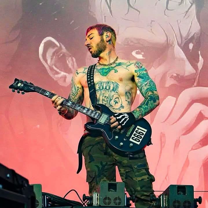 SynysterGirl's tweet image. Wow, Zacky, in Norway,  he looks terrific!

#A7X
#ZackyVengeance