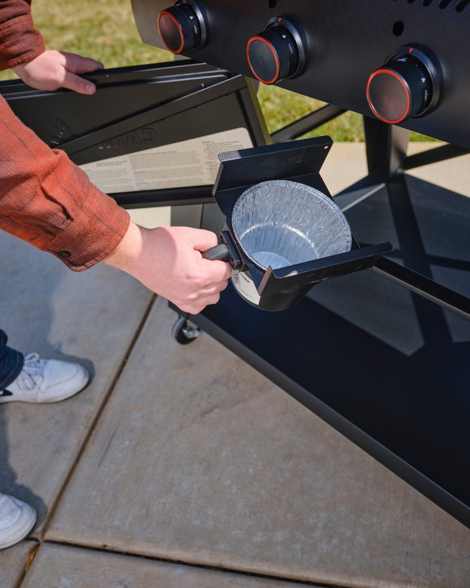 Who would've thought 🤯 that the industrial-grade Gridiron 36 also happens to have a top-tier grease management system? The more you know... 🤷‍♂️