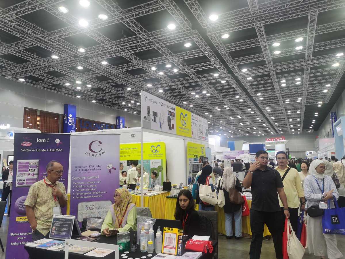 Daniel_Elvydent's tweet image. 🏆Malaysia dental exhibition  #MIDEC2025

What an incredible day at Malaysia Dental Expo 2025! 

 It was amazing to connect with passionate professionals, exchange ideas with industry leaders, and discover the latest trends shaping patient care in Malaysia and beyond. 

#Malaysia