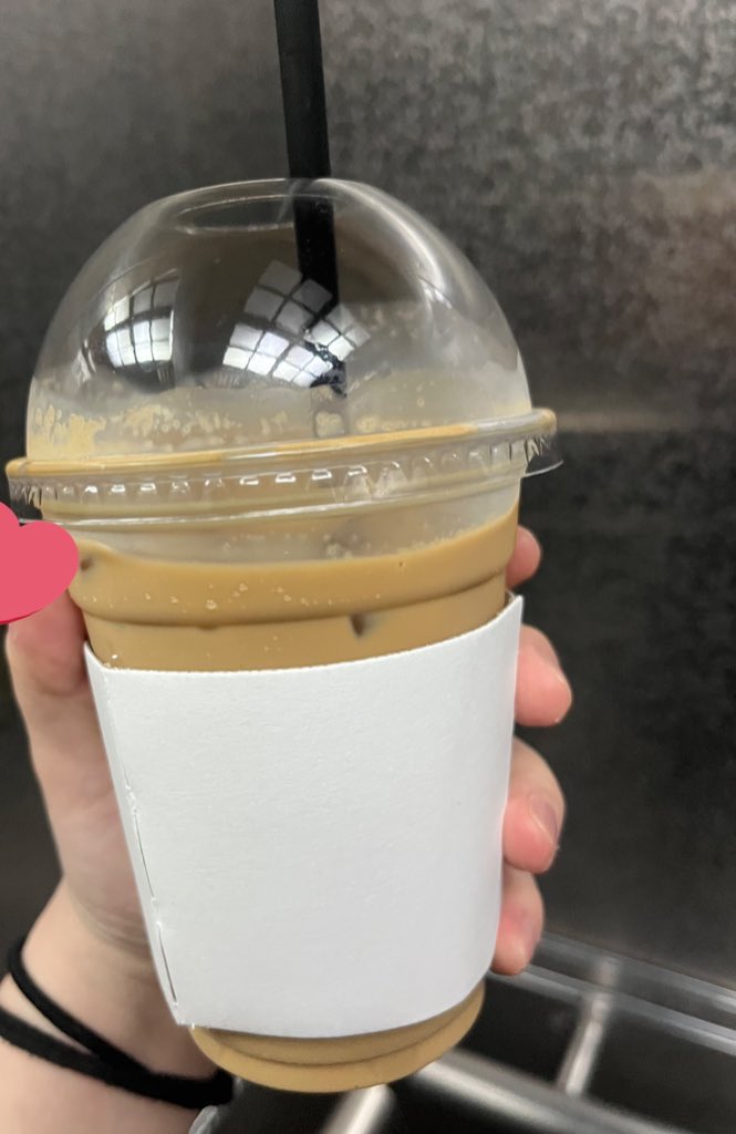 열심히 한다는 칭찬과 함께
카페라떼를 받았서욤ㅜㅜ
감동적이야!