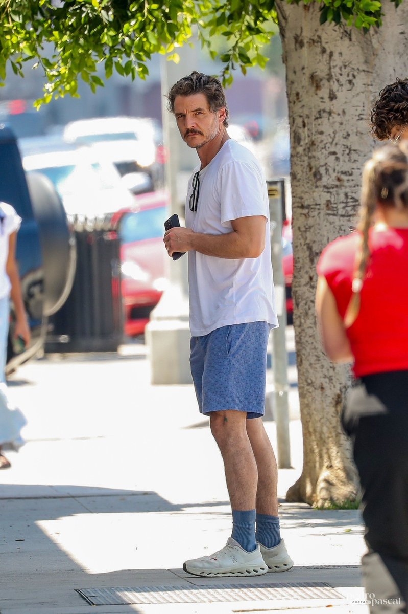 Pedro Pascal Photos tweet media