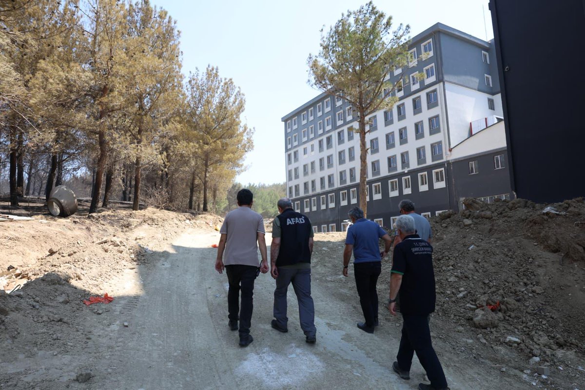 📍 ÇOMÜ Terzioğlu Yerleşkesi

Valimiz Doç. Dr. <a href="/omertoraman25/">Ömer Toraman, Doç. Dr.</a>, ilimiz merkezinde çıkan orman yangınından etkilenen Çanakkale Onsekiz Mart Üniversitesi Terzioğlu Yerleşkesi’nde incelemelerde bulundu.

İncelemeler sırasında ÇOMÜ Rektörü Prof. Dr. R. Cüneyt ERENOĞLU ile Çevre,