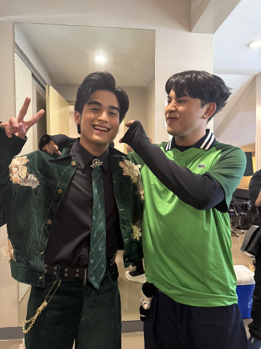 Maki *ੈ✩‧₊˚ tweet media