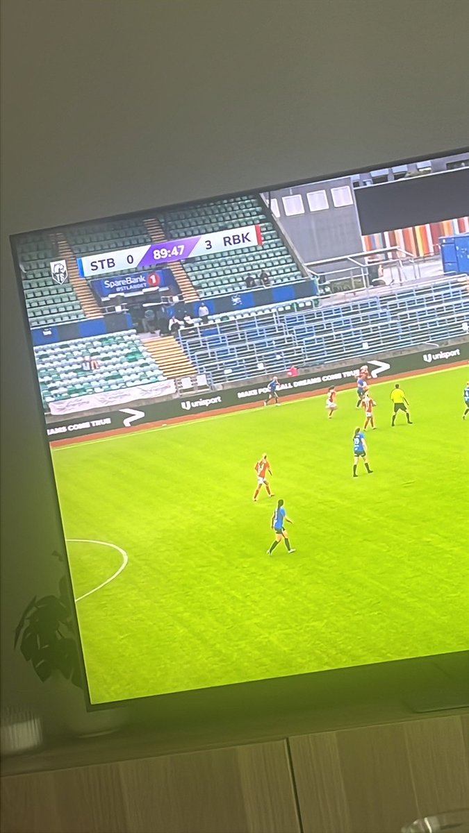 5-0 hjemme mot Lillestrøm på tirsdag.
3-0 på Nadderud i dag.

Mye god fotball, dette laget har tatt store steg. Funnet høstformen!

Enkelt kampprogram fram til November.
Borte mot Brann (1.Nov) og Hjemme mot Enga (8.Nov).